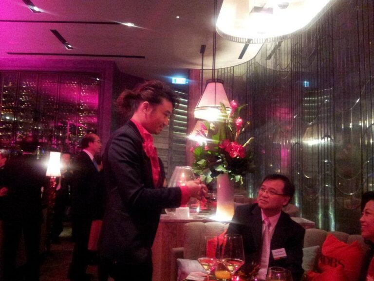 Magician in Hong Kong performing table magic at DBS HK corporation dinner