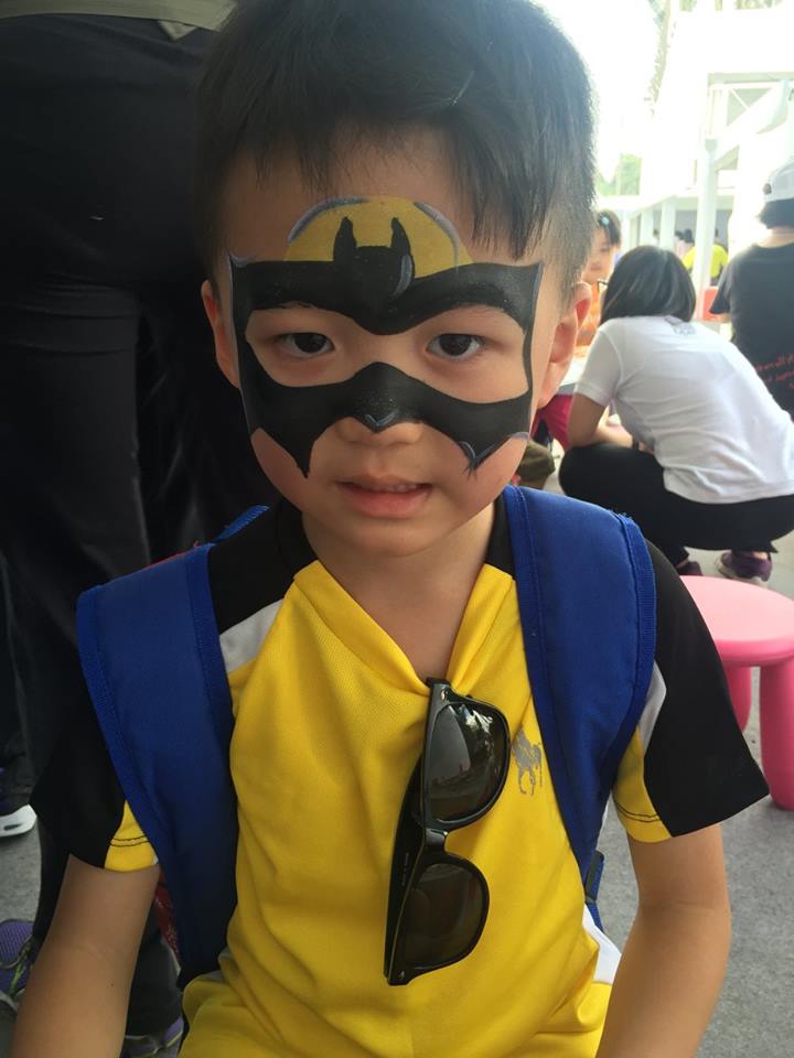 Face painter in HK draw a little batman for a little boy at the Clear water Bay School event