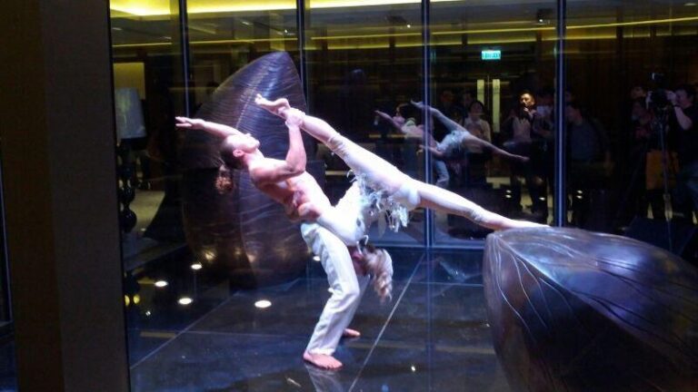 Adage duo in Hong Kong performs at corporate event