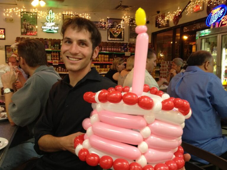 A Hong Kong event entertainer and also a professional balloon artist has finished a birthday cake balloons for the client.