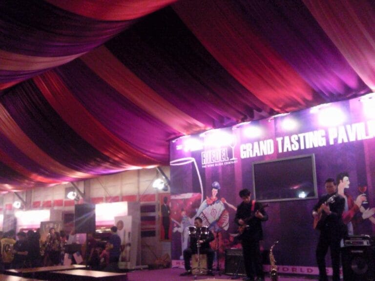 Live band musician in HK performing at Hong Kong Wine and Dine fair