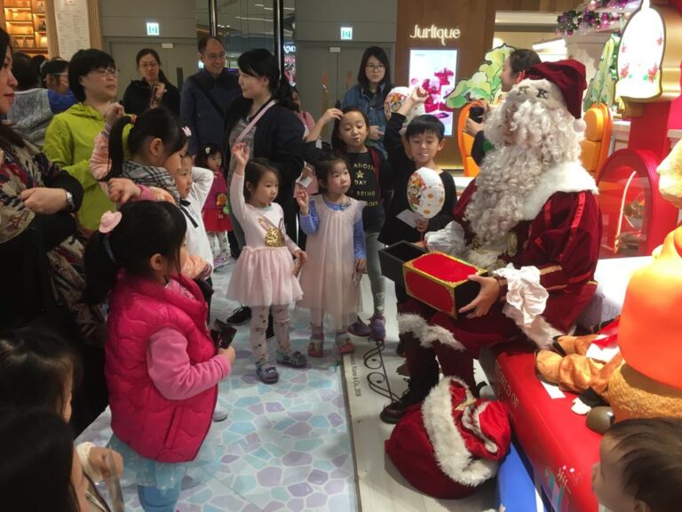 Hong Kong Santa Mario at an event in hk with kids entertaining them with Magic