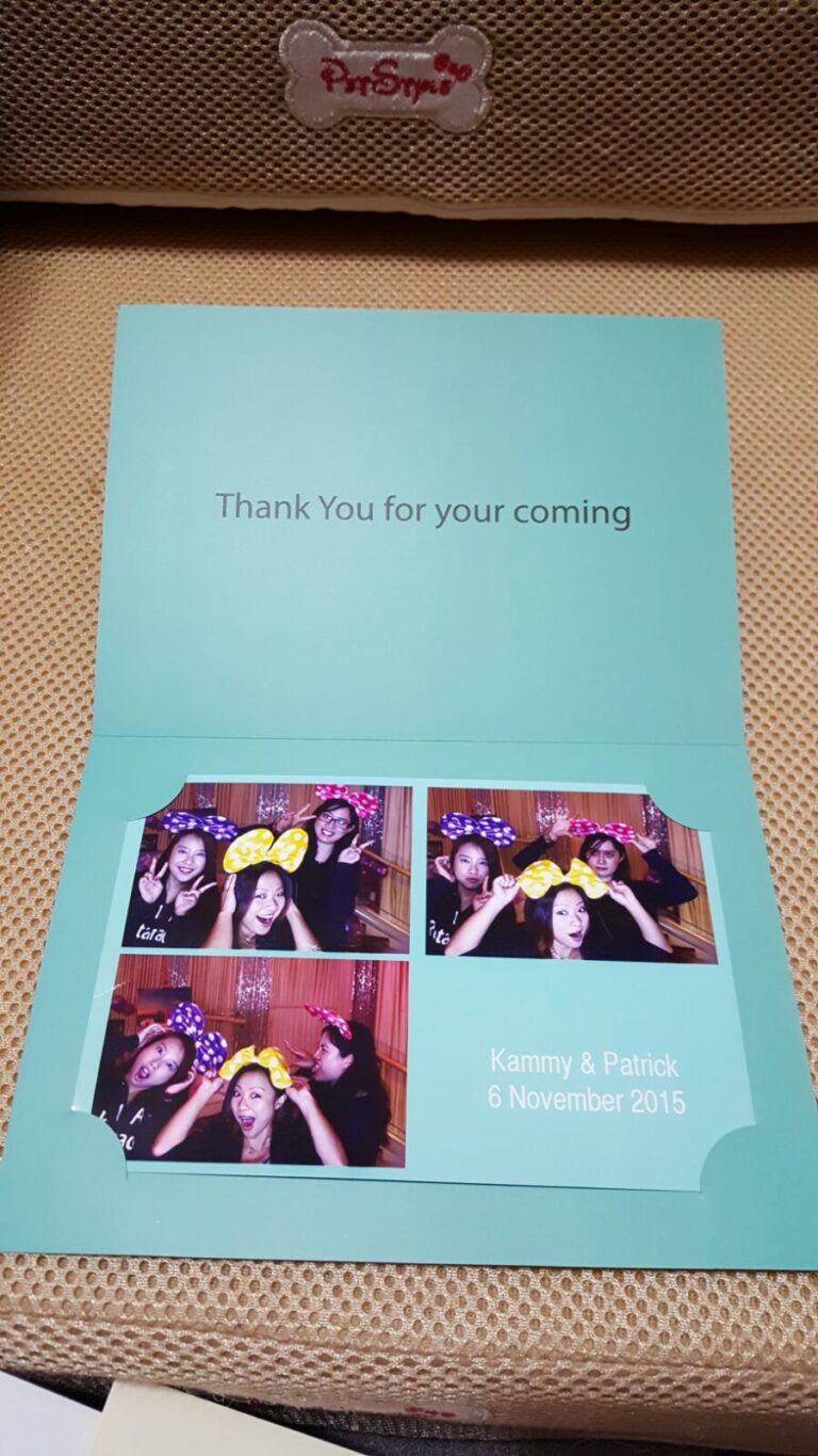Photo booth picture in tiffany blue with image and thank you note