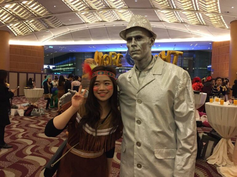 girl with human statue performer