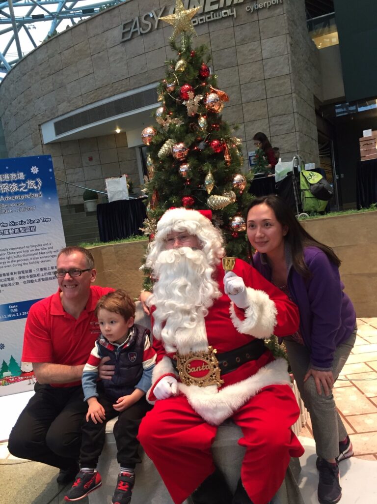 Santa with family photo session at cyberport 2016