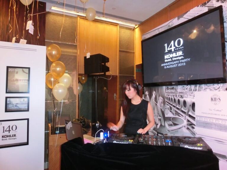 Z wing performing at american club for Performers hk
