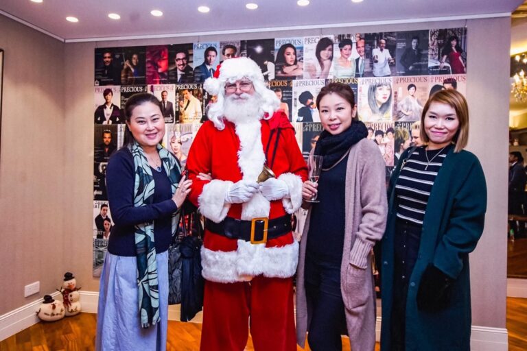 santa martin with guests at an event in sha tin