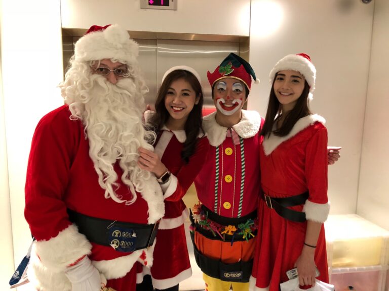 4 costume character walk around tst hong kong for christmas at sogo hong kong tst branch