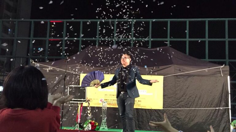 Magician in HK performing a snow storm magic at corporate annual event