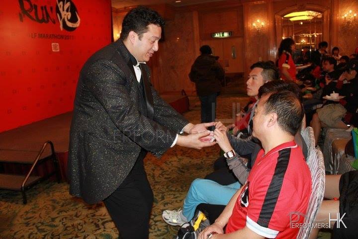 Magician performing walk around card magic at Hong Kong Regal Hotel for a corporate event after Standard Chartered Hong Kong Marathon