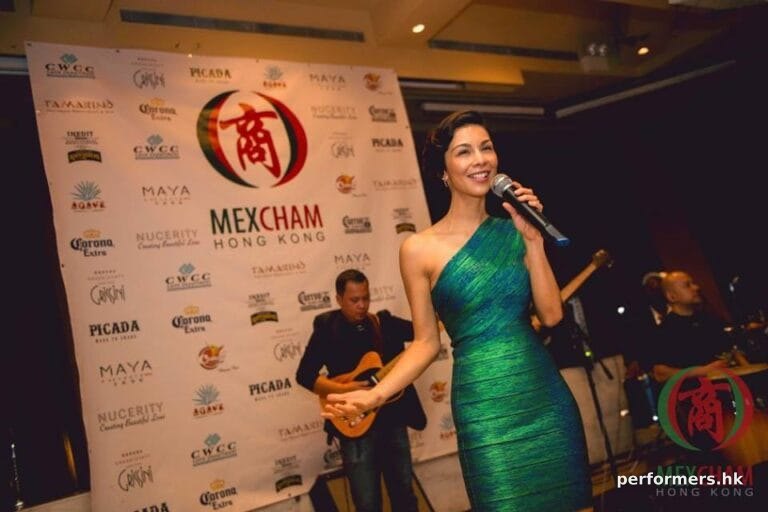 Yamilete in green dress on stage at Mexcham event