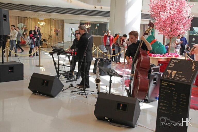 3 musician playing at Elements mall HK
