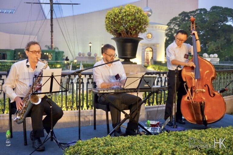 performance at tst hong kong 1881 luxury shopping mall with performance booked by performers hk musciains are wearing white shirt and black pants