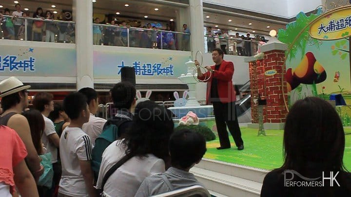 Magician performing three linking rings at a corporate event in Tai Po Mage Mall Hong Kong