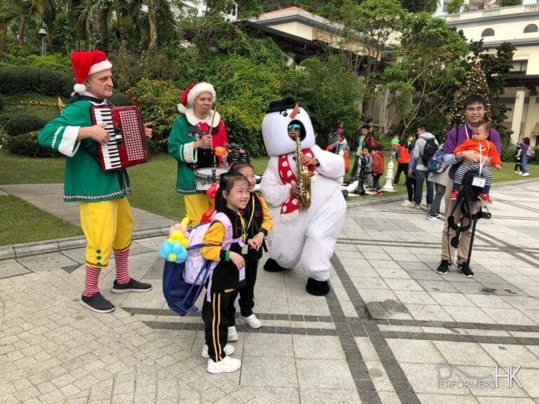 band with 2 elf character in hk repulse bay