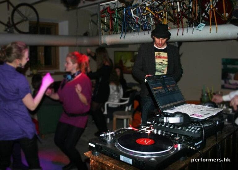 DJ plays in Hong Kong for night parties and festivals