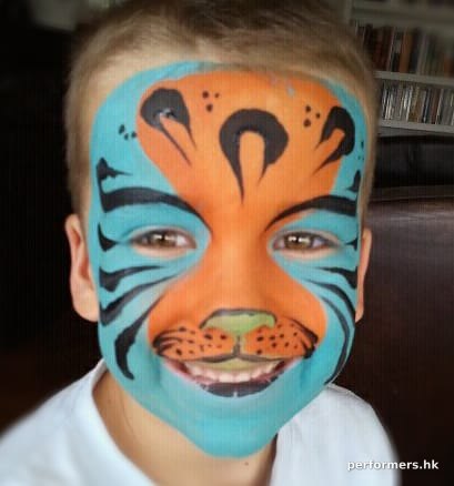 A Little Boy in HK asked a face painter draw a special blue and orange tiger face paint at a family fun day event