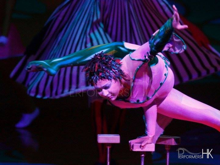 A professional acrobat performing handbalancing at a annual dinner