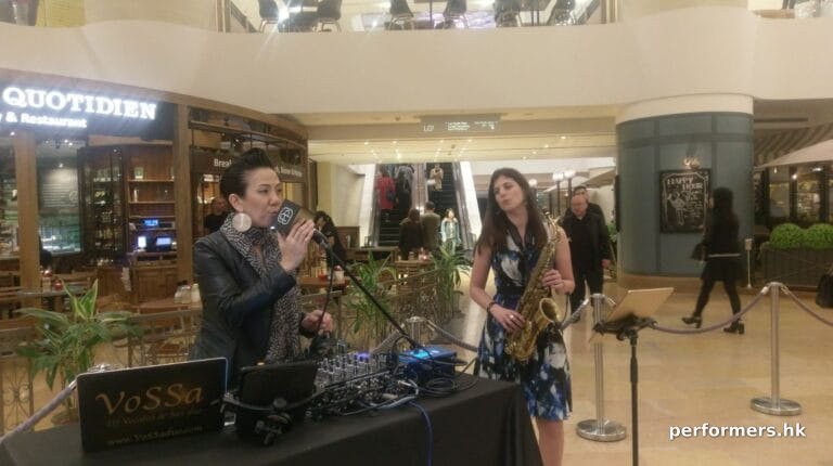 2 musicians performing at cocktail event in HK