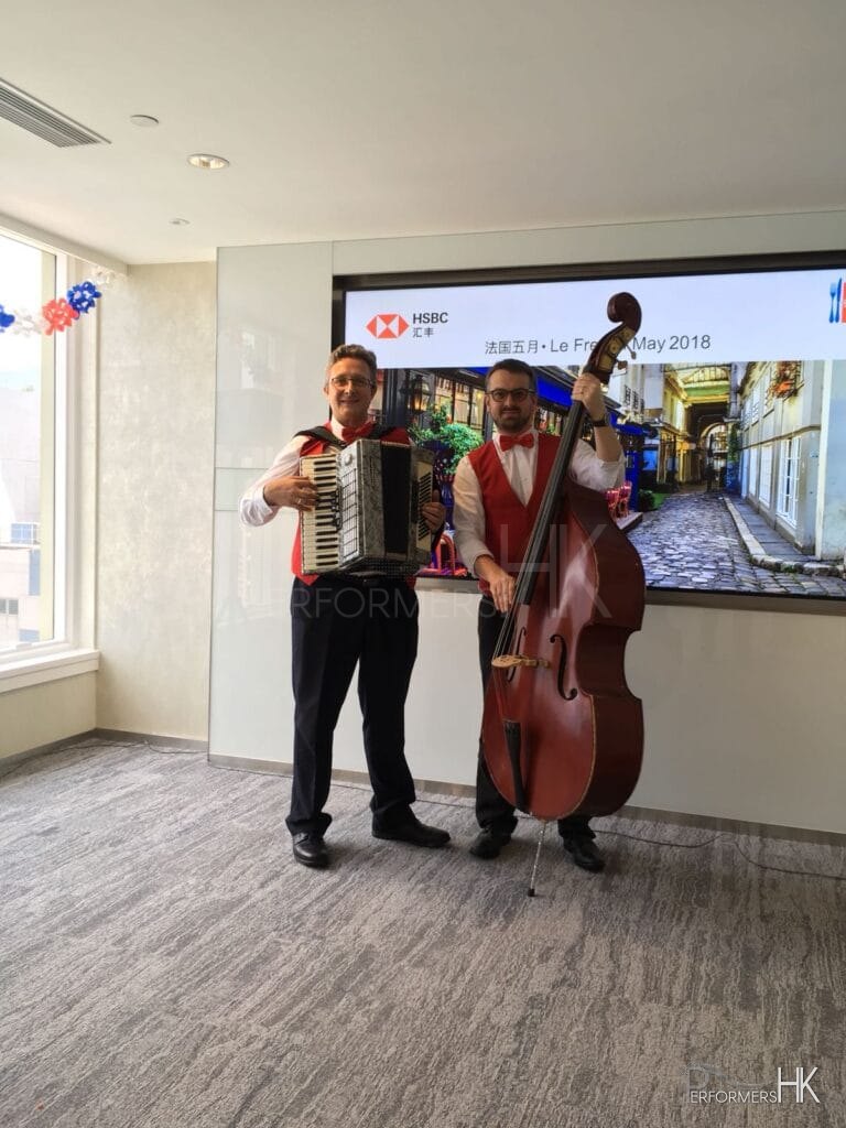 duo musicians playing music for french event