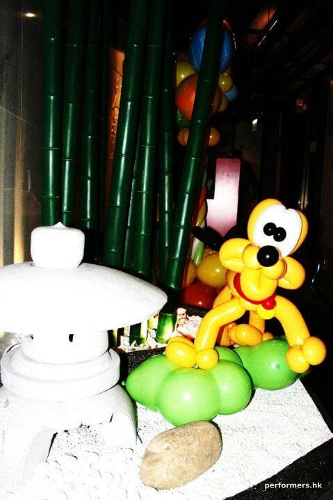 Walk around balloon clown in Hong Kong twisted a Pluto center piece fora corporate function