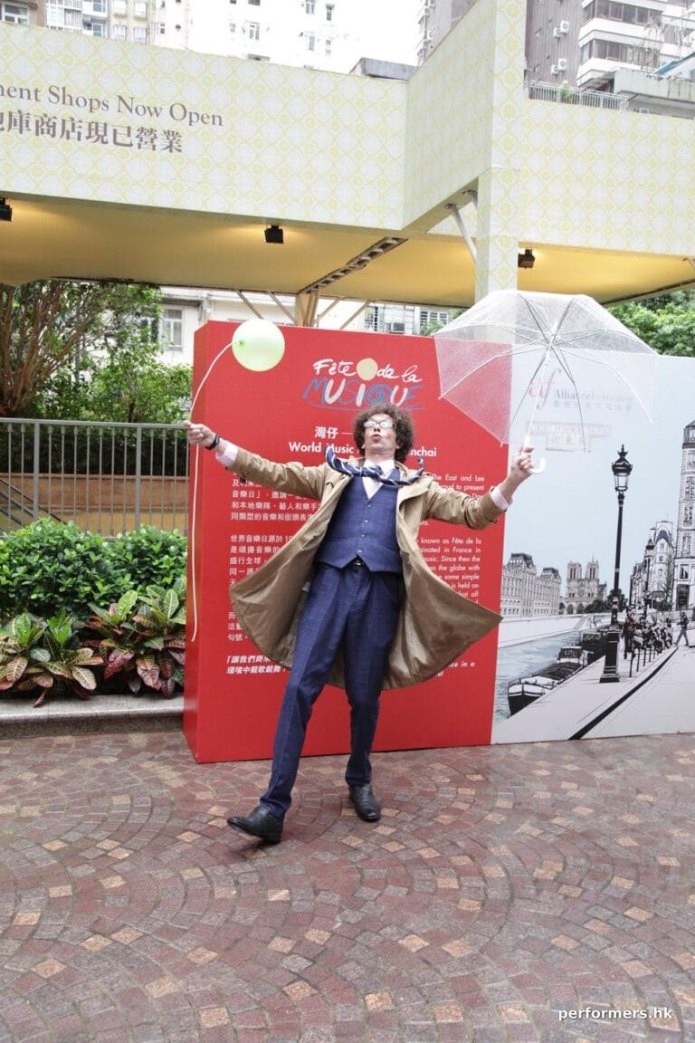 HK Fast forward man performer in Lee Tung Avenue