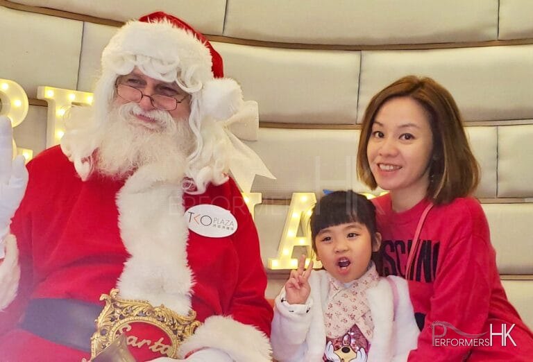 young child in hk with santa martin