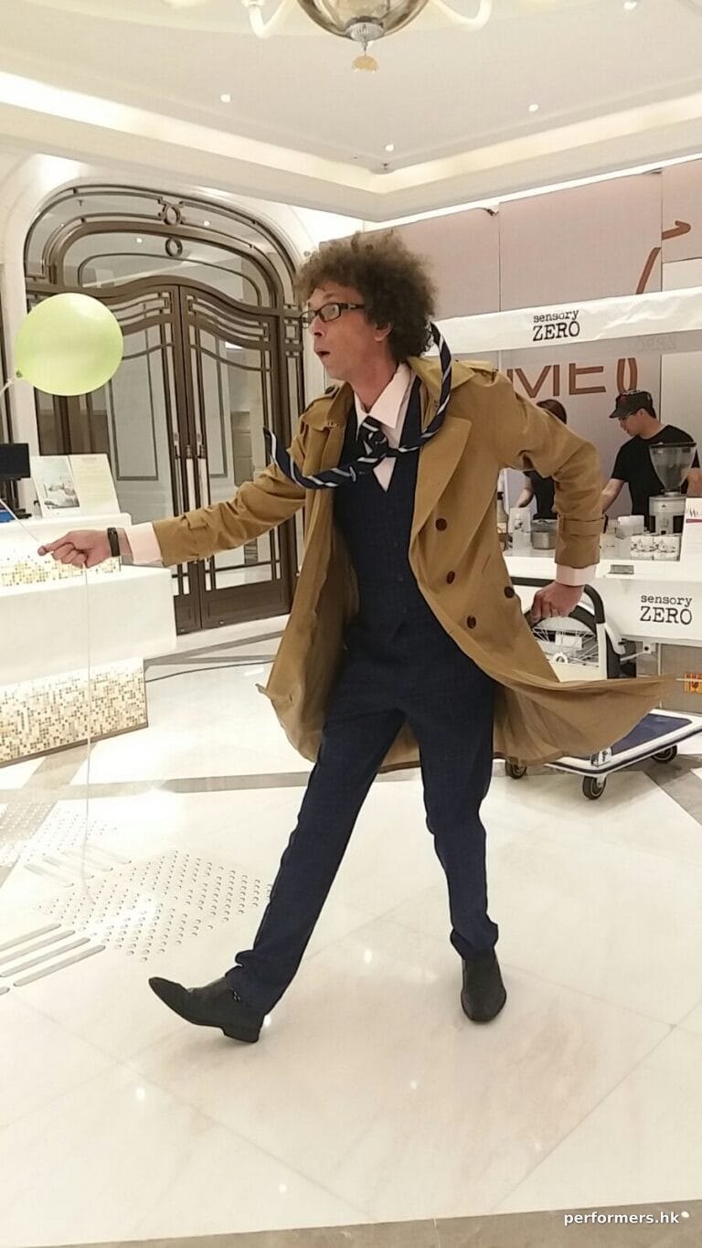 A Hong Kong corporate function book a HK living statue performer for there event .