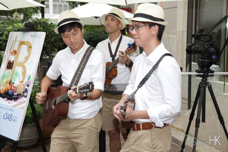 musicians wearing white top and straw hat playing live music in hong kong, lee tung avenue