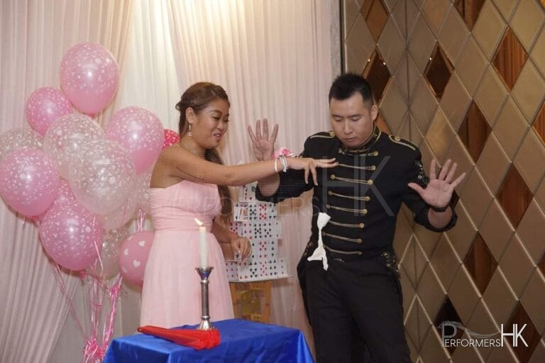 Girl in pink dress interaction magic with magician hk wedding event