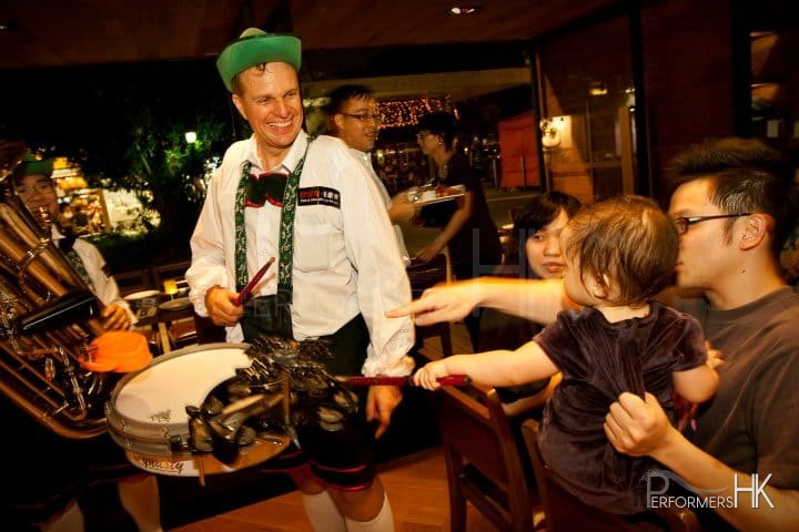 The Grooves and children playing music