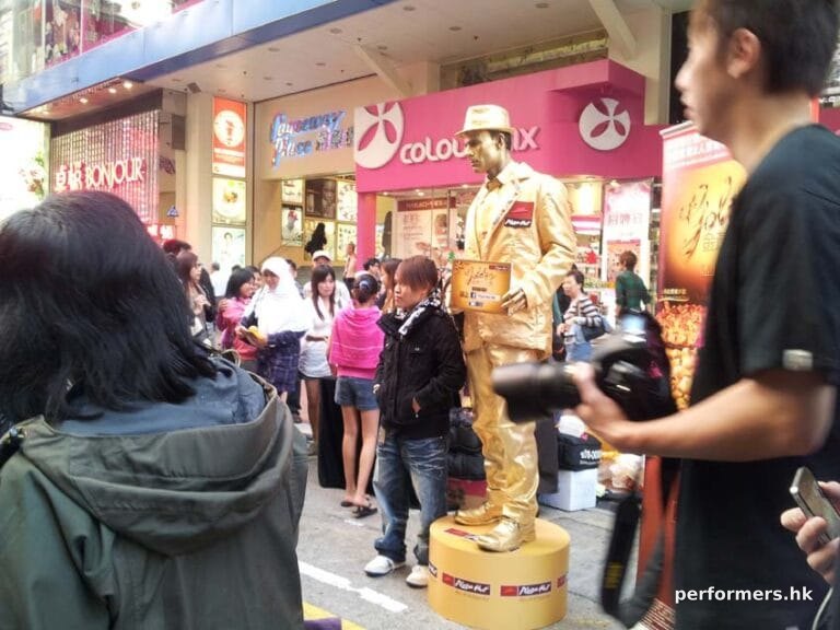 Golden statue standing in Causeway Bay