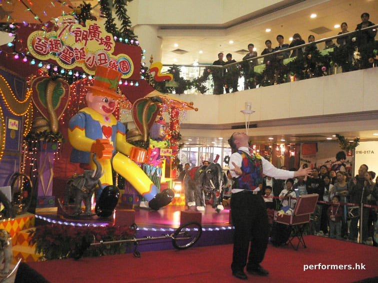 Roving juggler in Hong Kong performing at a shopping mall Christmas event