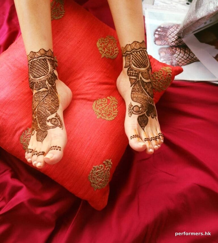event hire henna artist in hong kong, lady with henna on feet