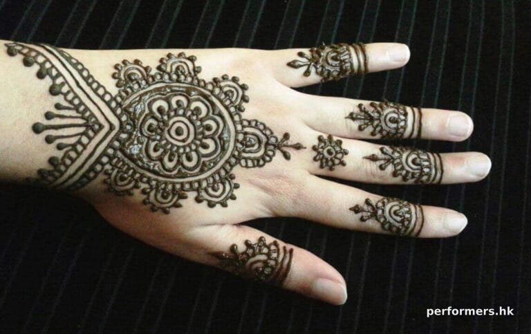 artist work on guests hand at an event in Hong Kong